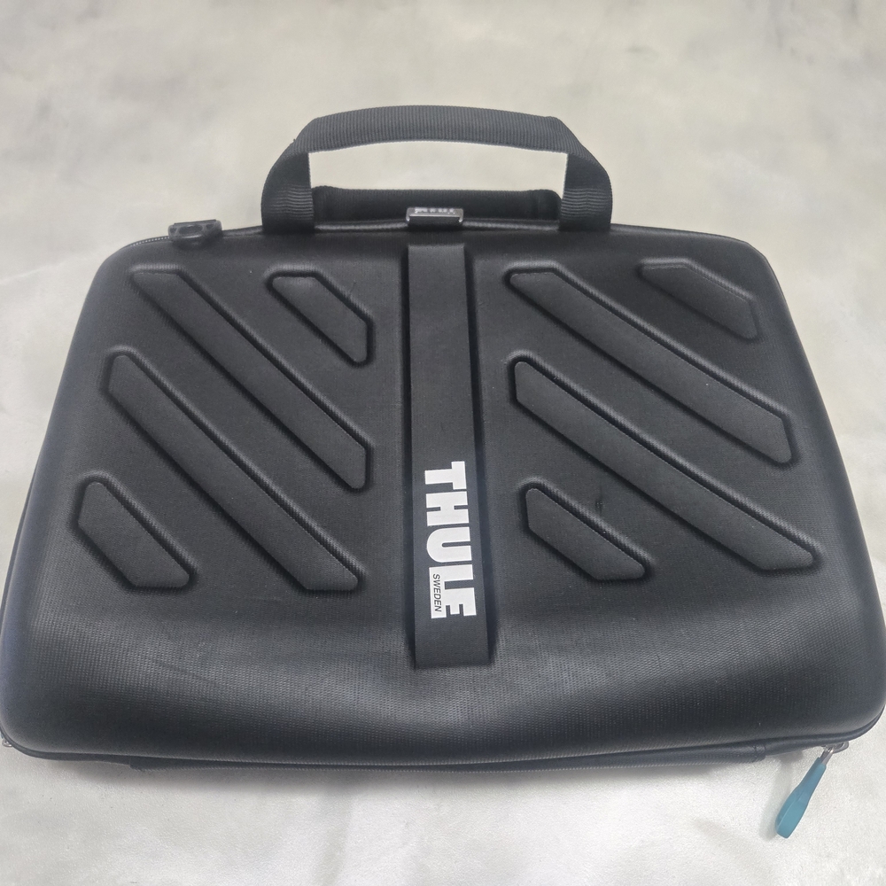 Thule Black Protective Small Hard Side Protevtive Case